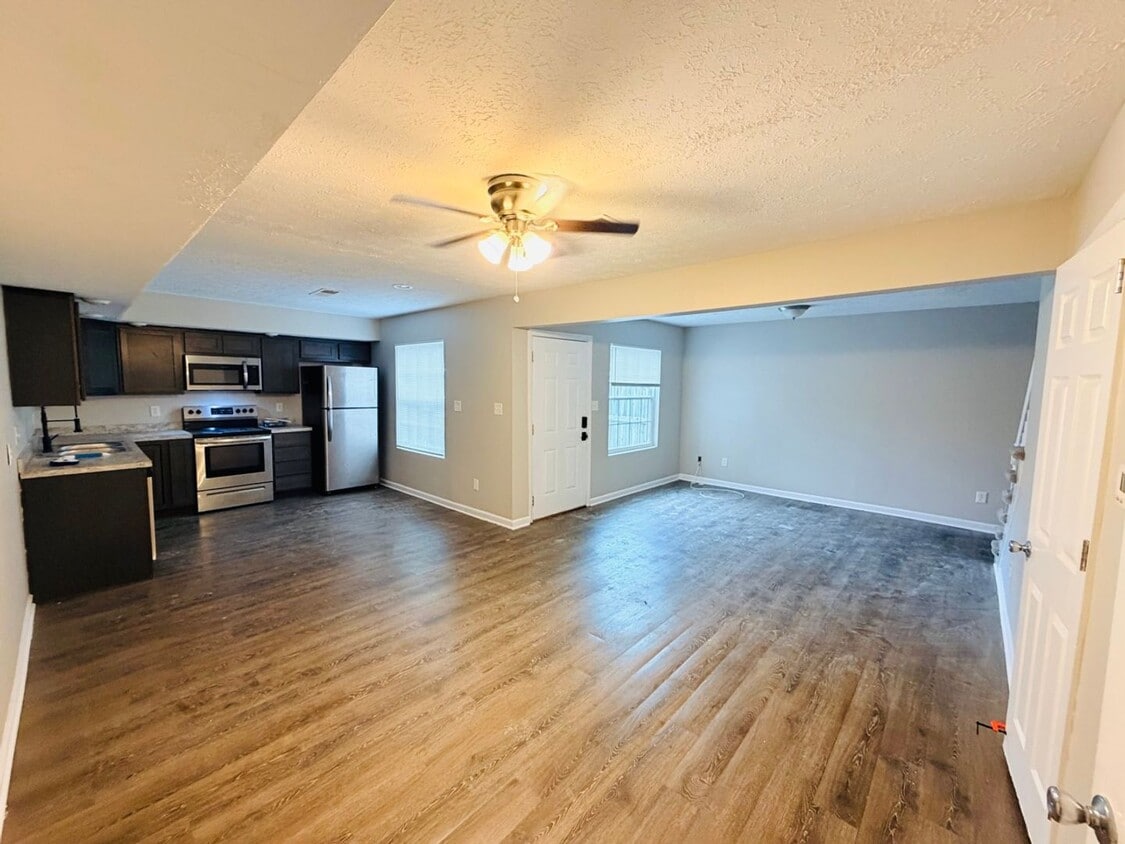 Foto del edificio - 365-425 Darby Creek Road-373 Darby Creek Road