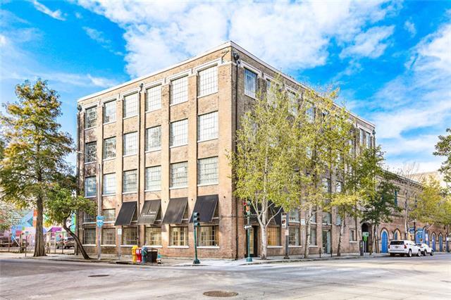 Building Photo - 402 Julia St