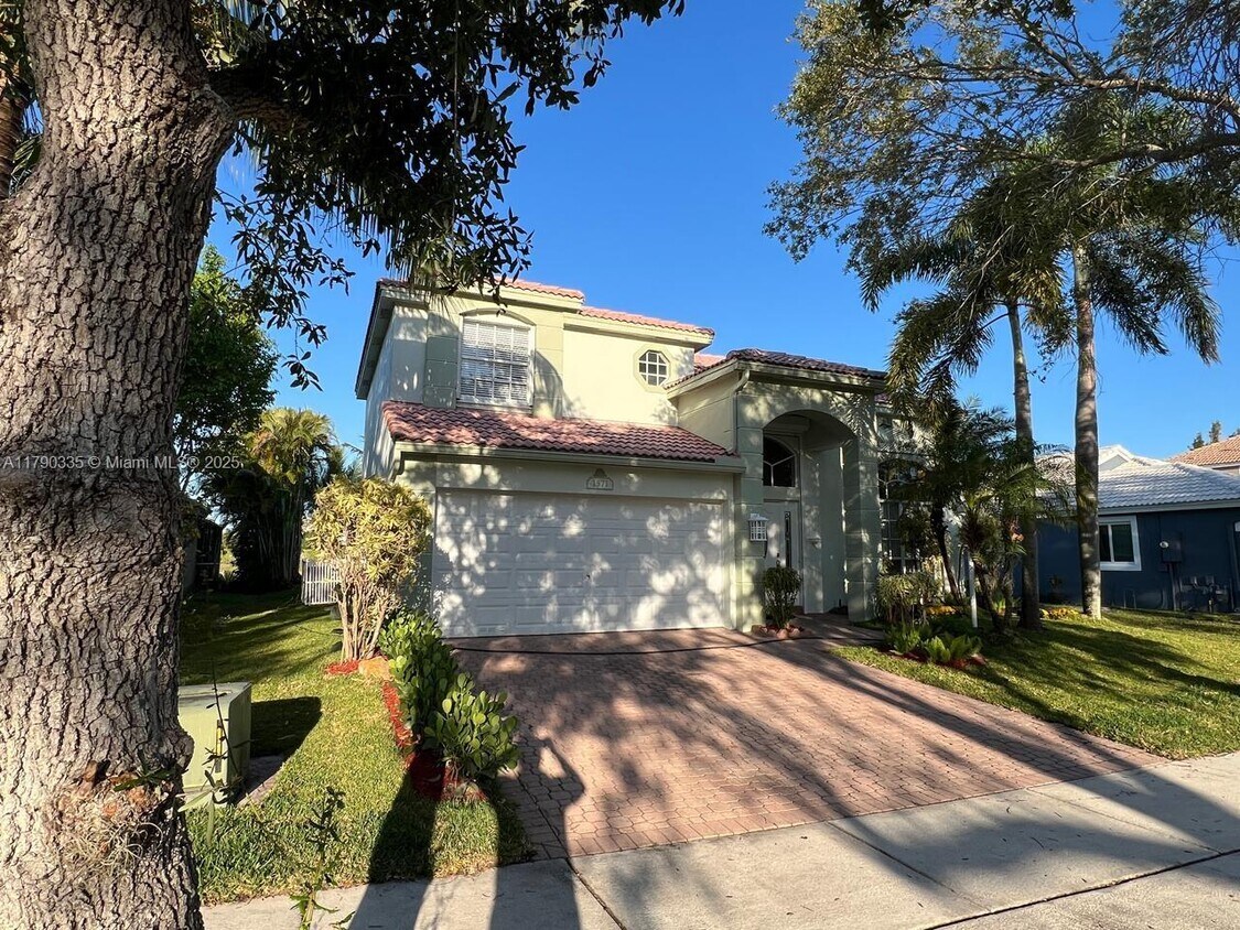 Foto principal - 1571 NW 132nd Ave