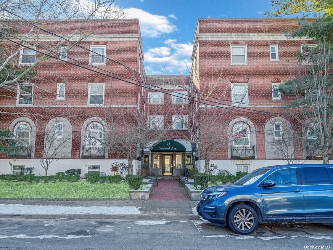 30 Shipherd Ave Unit 9B, Lynbrook, NY 11563 Room for Rent in Lynbrook