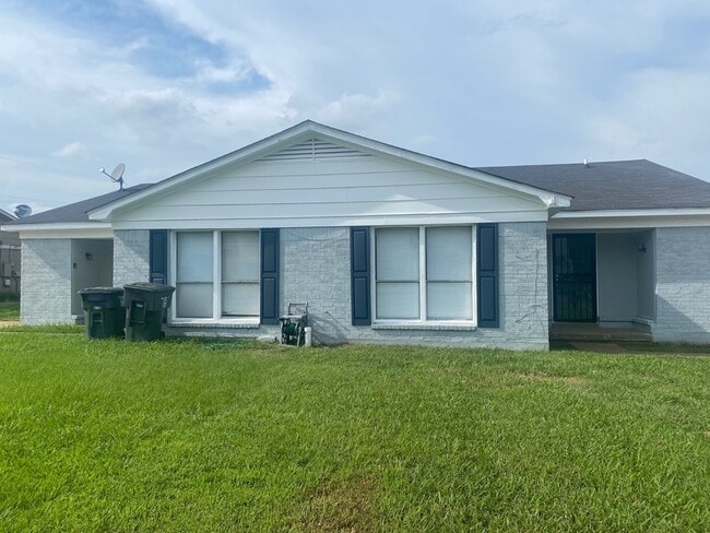 Building Photo - 4498 Wooddale Ave