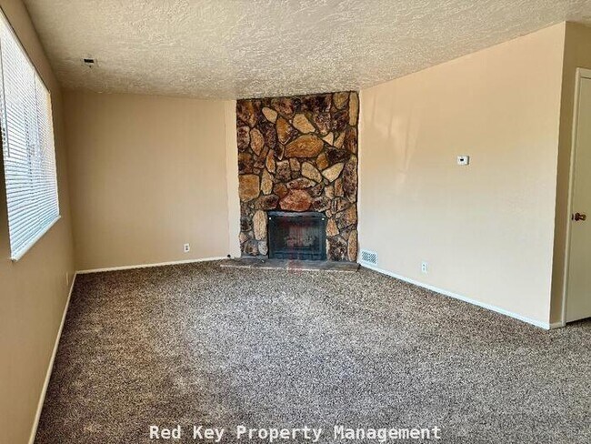 Building Photo - 615 E Smelter Rd