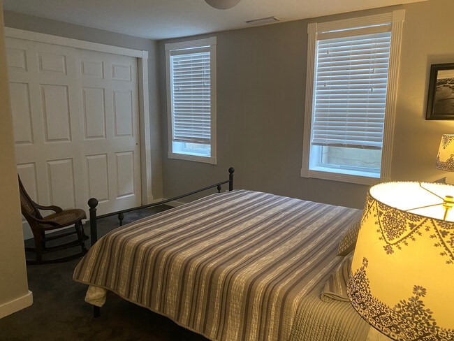 Building Photo - 979 E Crandall Ave