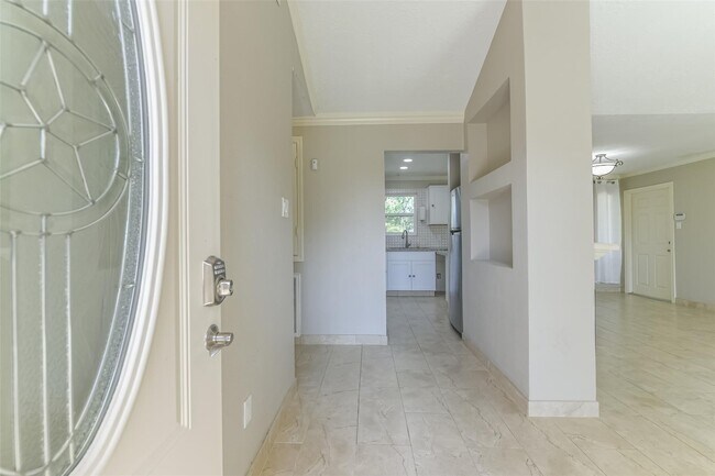 Foto del edificio - 2502 Drummer Dr