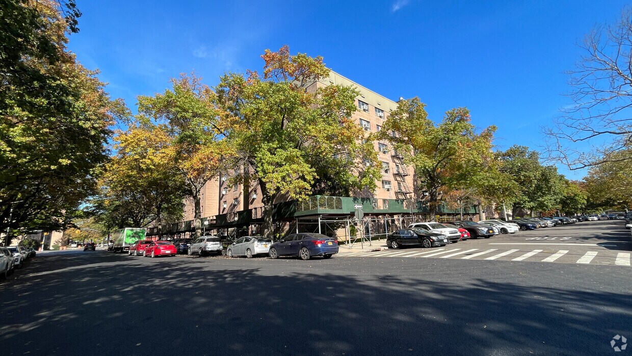 3131 138th St - 31-31 138th St
