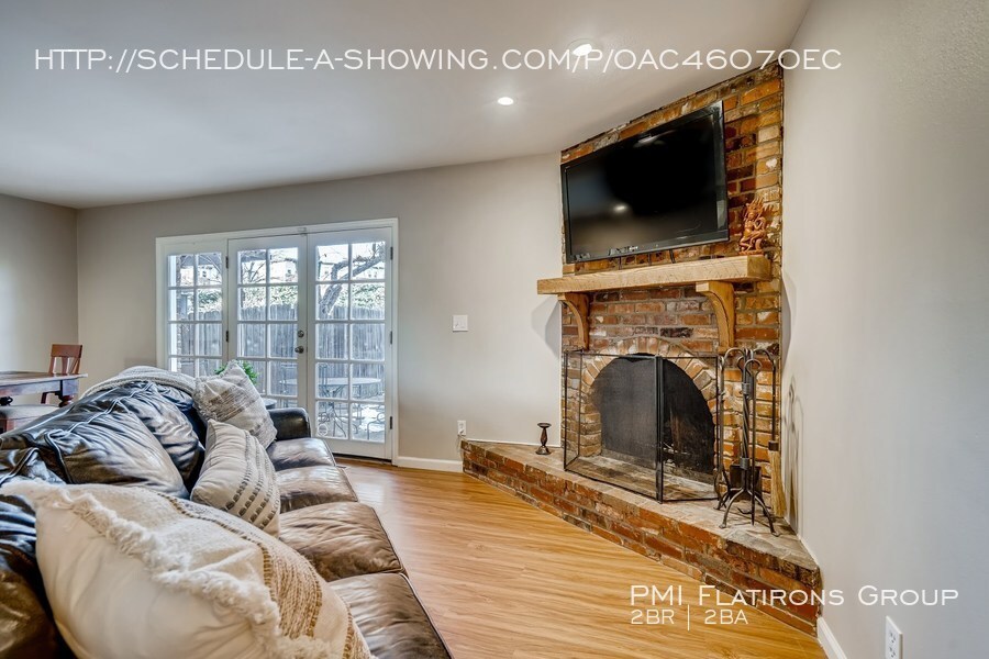 Primary Photo - Convenient Boulder Executive Rental