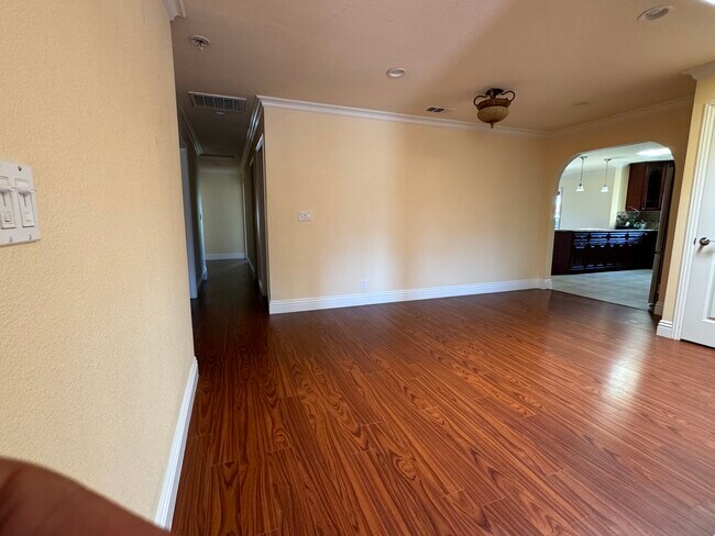 Foto del edificio - 6003 Prospect Rd