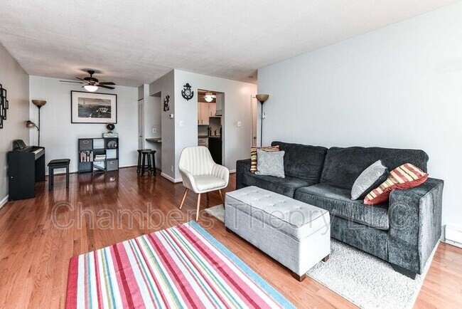 Foto del edificio - 440 E Cornell Dr