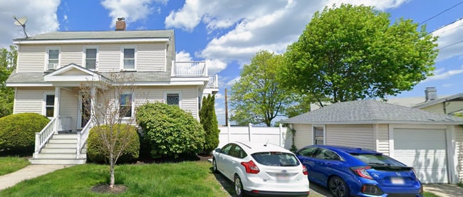 Building Photo - 100 Bayfield Rd N
