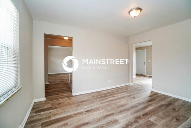 Foto del edificio - 4 Bedroom Pet-Friendly Home in Columbus, OH with Main Street Renewal