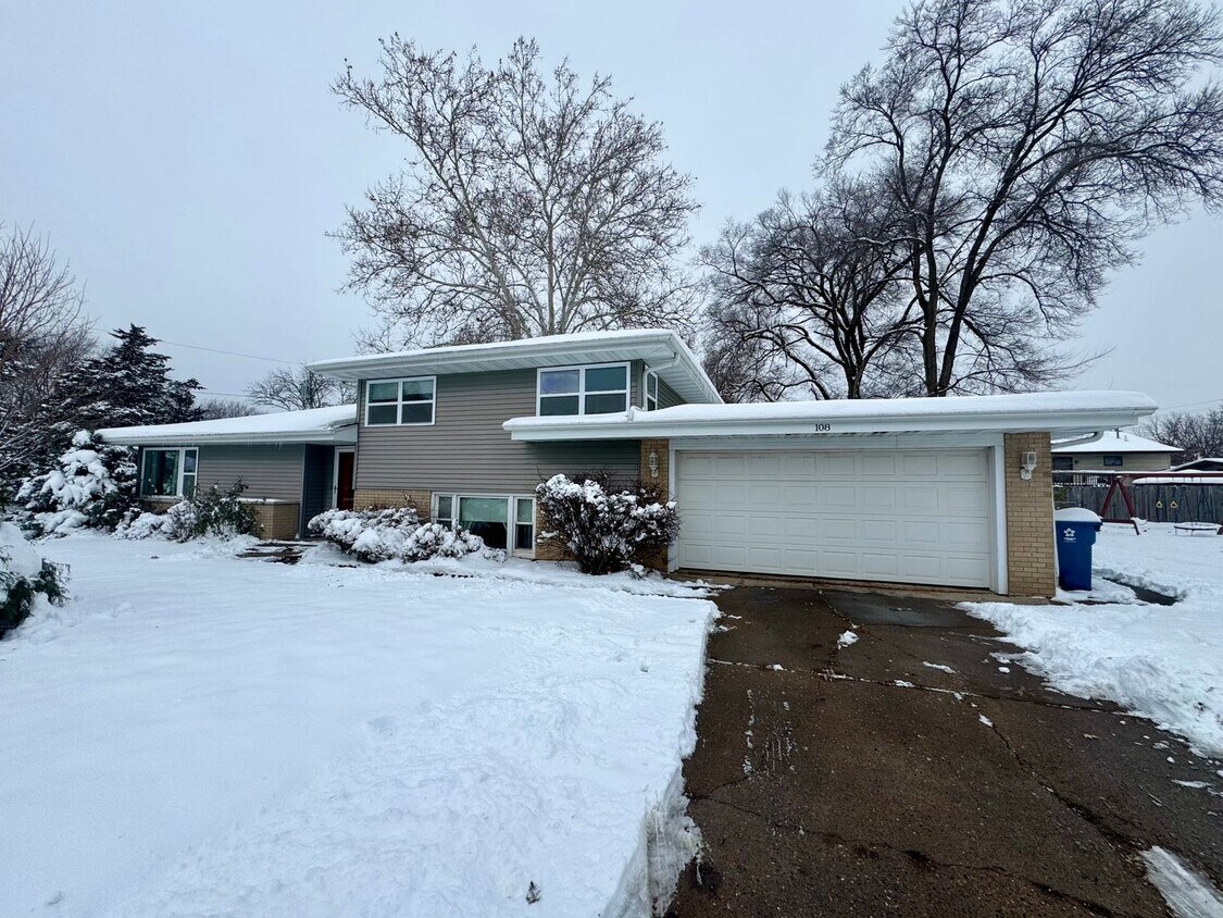 Primary Photo - Under Renovation Now — Reserve This 4 Bed Home for January Move-In