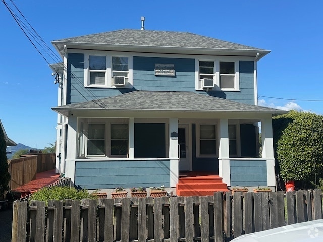 Building Photo - 4940 Cedar St