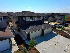 Building Photo - 2117-2115 5 Ave SW