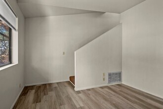 Building Photo - 30 E Calle Contenta