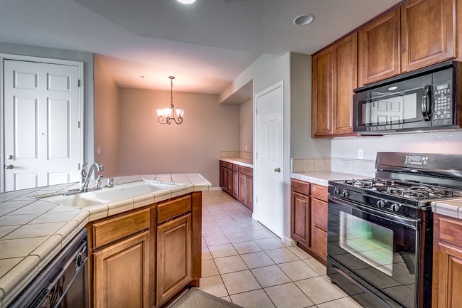 Building Photo - 6530 Hearthstone Cir