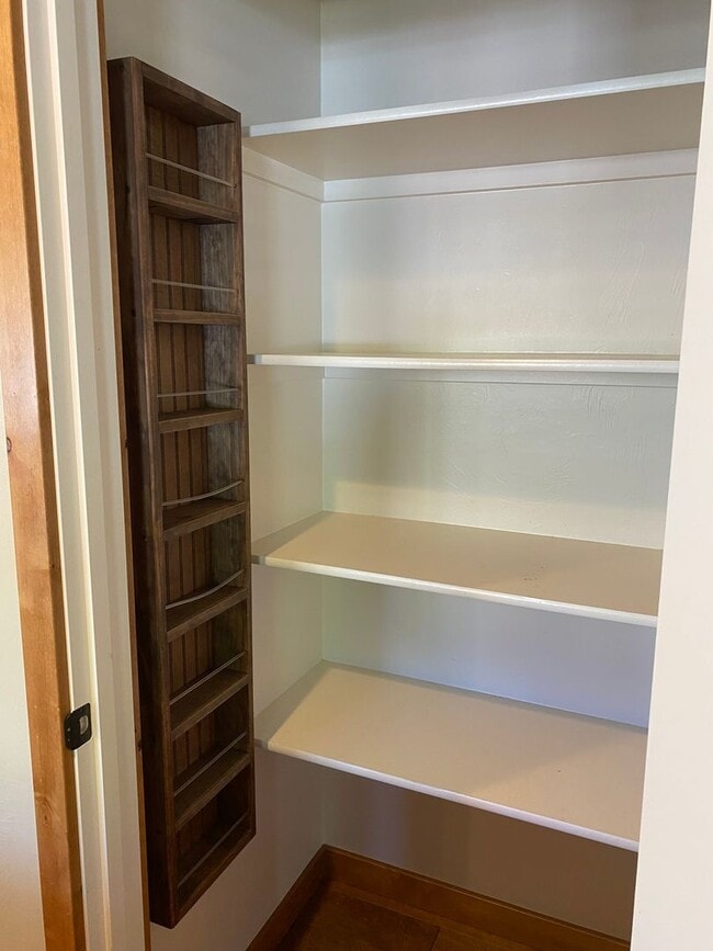 Building Photo - 3 Bedroom, End Unit, Condo in Bozeman