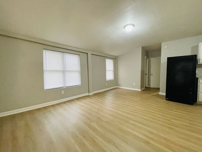 Foto del edificio - 1702 S Sterling Ave