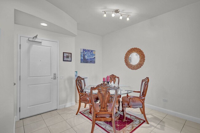 Foto del edificio - 1 Bedroom fully furnished high-rise condo!