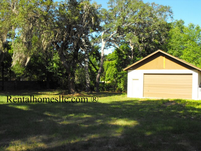 Foto del edificio - Total Privacy Home, Huge Detached Garage & No HOA in Beautiful Lake Mary