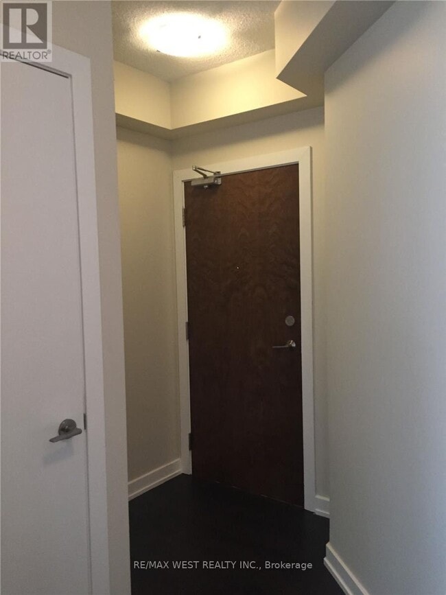 Building Photo - 2220 Lake Shore Blvd W