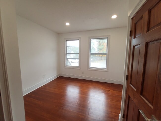 Building Photo - 347 Alden Ave