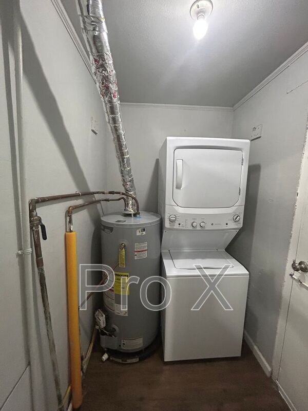 Building Photo - 400 Dyer St