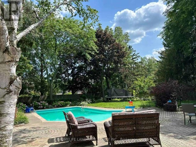 Photo du bâtiment - 1464 Oakhill Dr