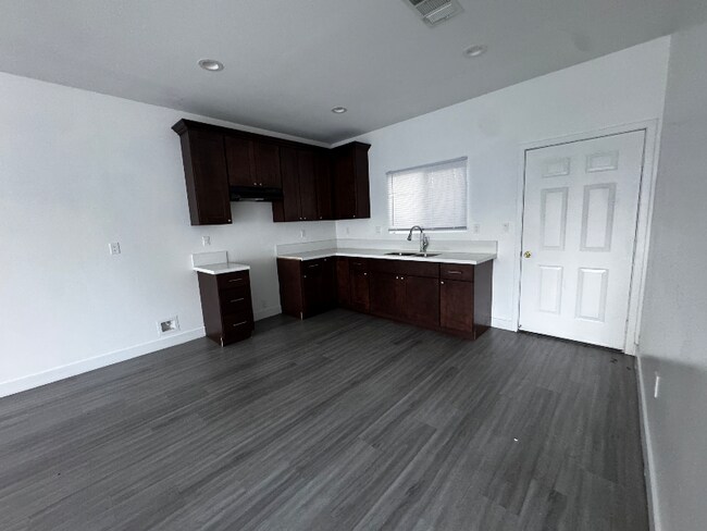 Foto del edificio - 372 W 9th St