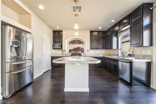 Foto del edificio - 5282 Ledgewood Creek Ave