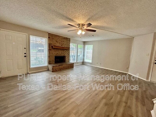 Building Photo - 2415 Oak Manor