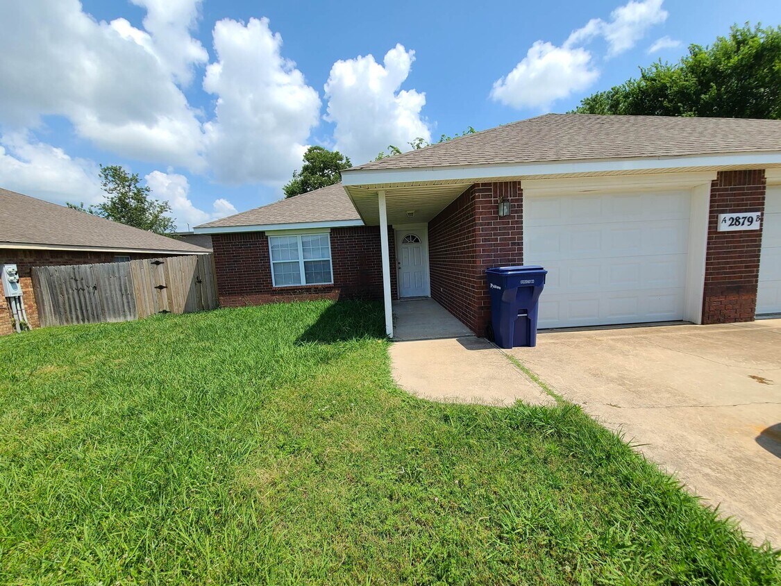 Primary Photo - 2879 Dawn Ct