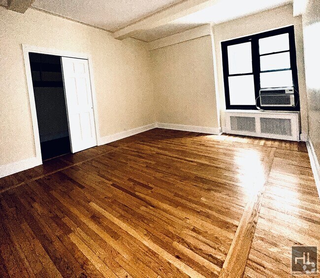 The Royal Stuyvesant Apartments for Rent with a Balcony New York, NY