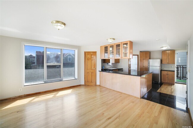 Foto del edificio - 2826 Batchelder St