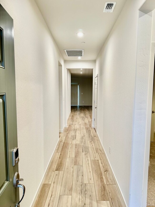 Building Photo - BRAND NEW 4/2 Century Home In Madera
