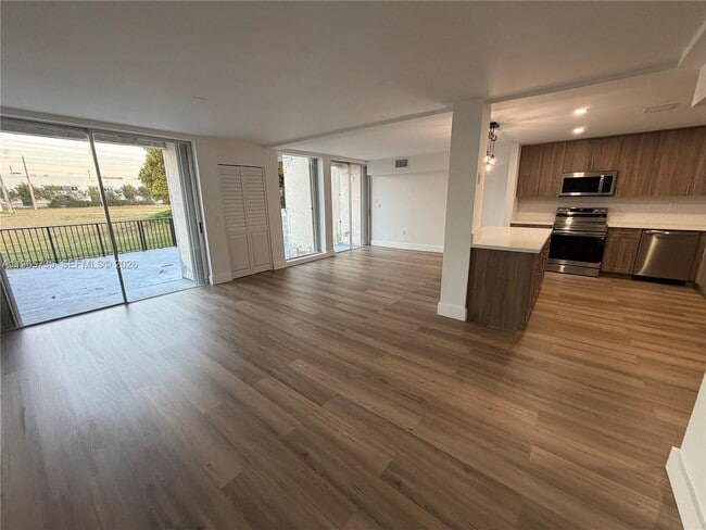 Foto del edificio - 9175 Fontainebleau Blvd