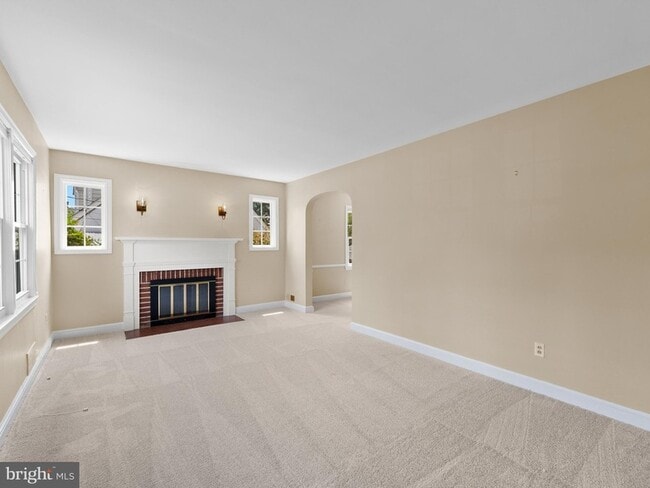 Building Photo - 404 S George Mason Dr