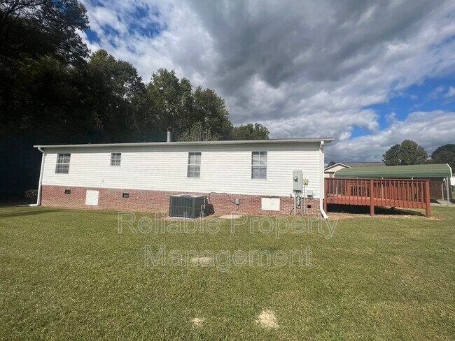 Building Photo - 115 Spring Branch Ln