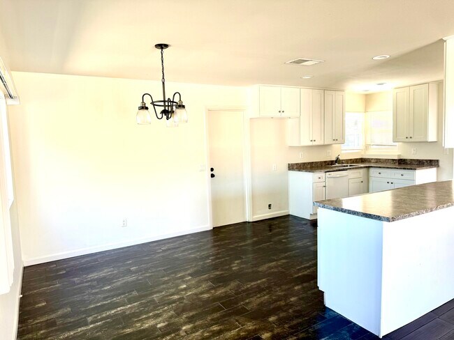 Building Photo - 2727 Recinto Ave