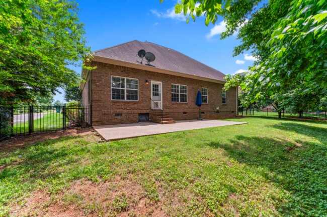 Building Photo - 1002 Glessner Dr