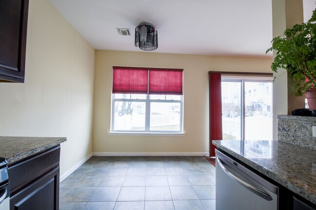 Foto del edificio - 6518 Seaspray Ave