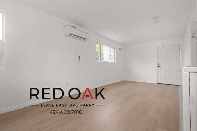 Foto del edificio - One Bedroom With Tons of Natural Lights, S...