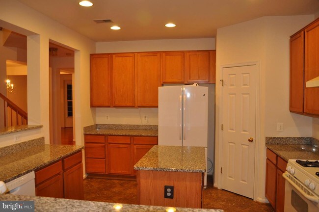 Building Photo - 4880 Montega Dr