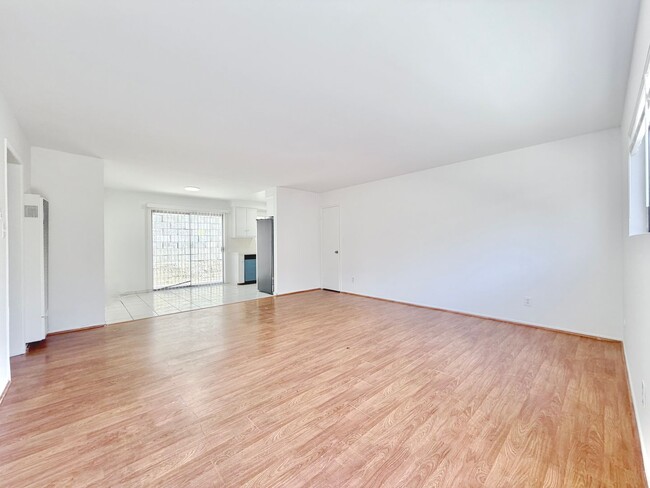 Photo - 540 E Hyde Park Pl Apartment