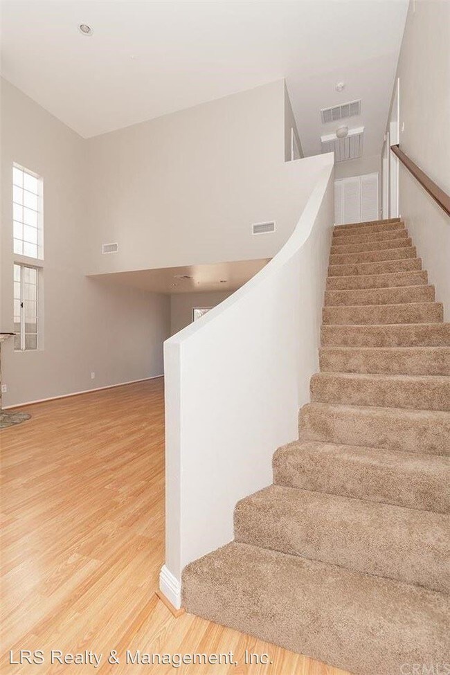 Building Photo - 9326 Rowell Ave
