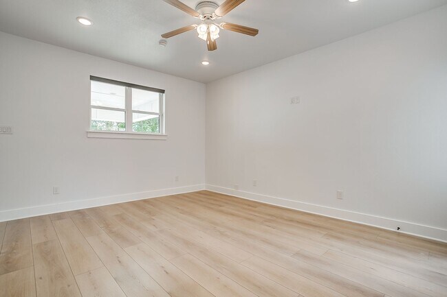 Foto del edificio - 2811 Forest Park Blvd