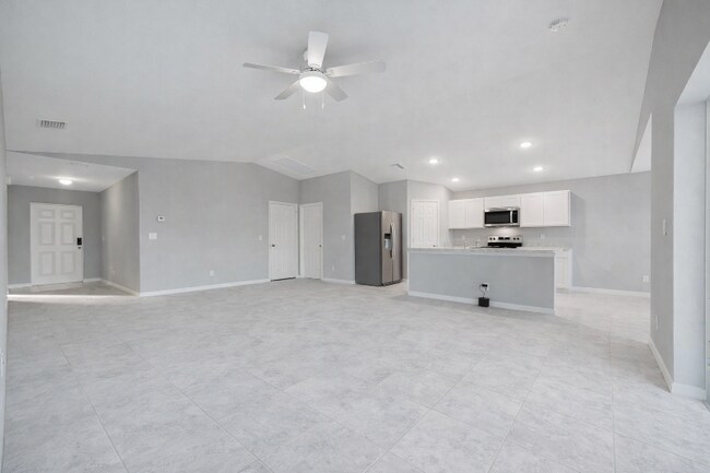 Building Photo - 2925 NE 4th Pl