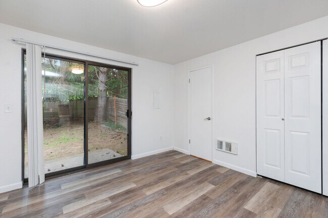 Building Photo - 6003