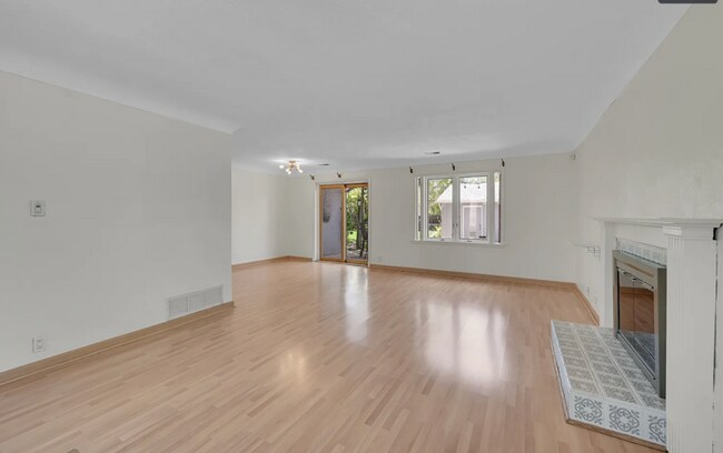 Foto del edificio - 4265 Brentwood St