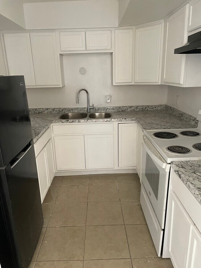 Foto del edificio - 2408 W Campbell Ave