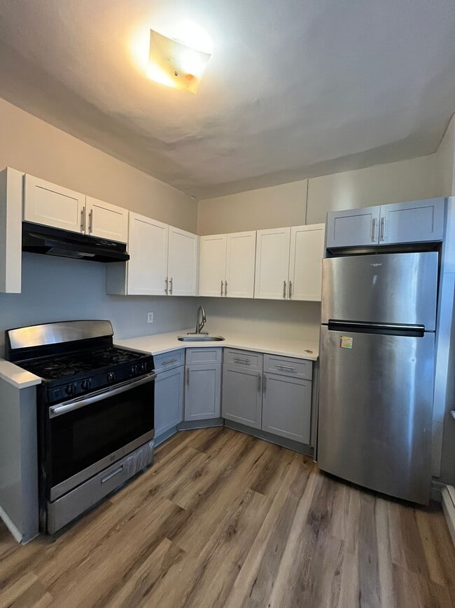 Building Photo - 5 Morton Pl